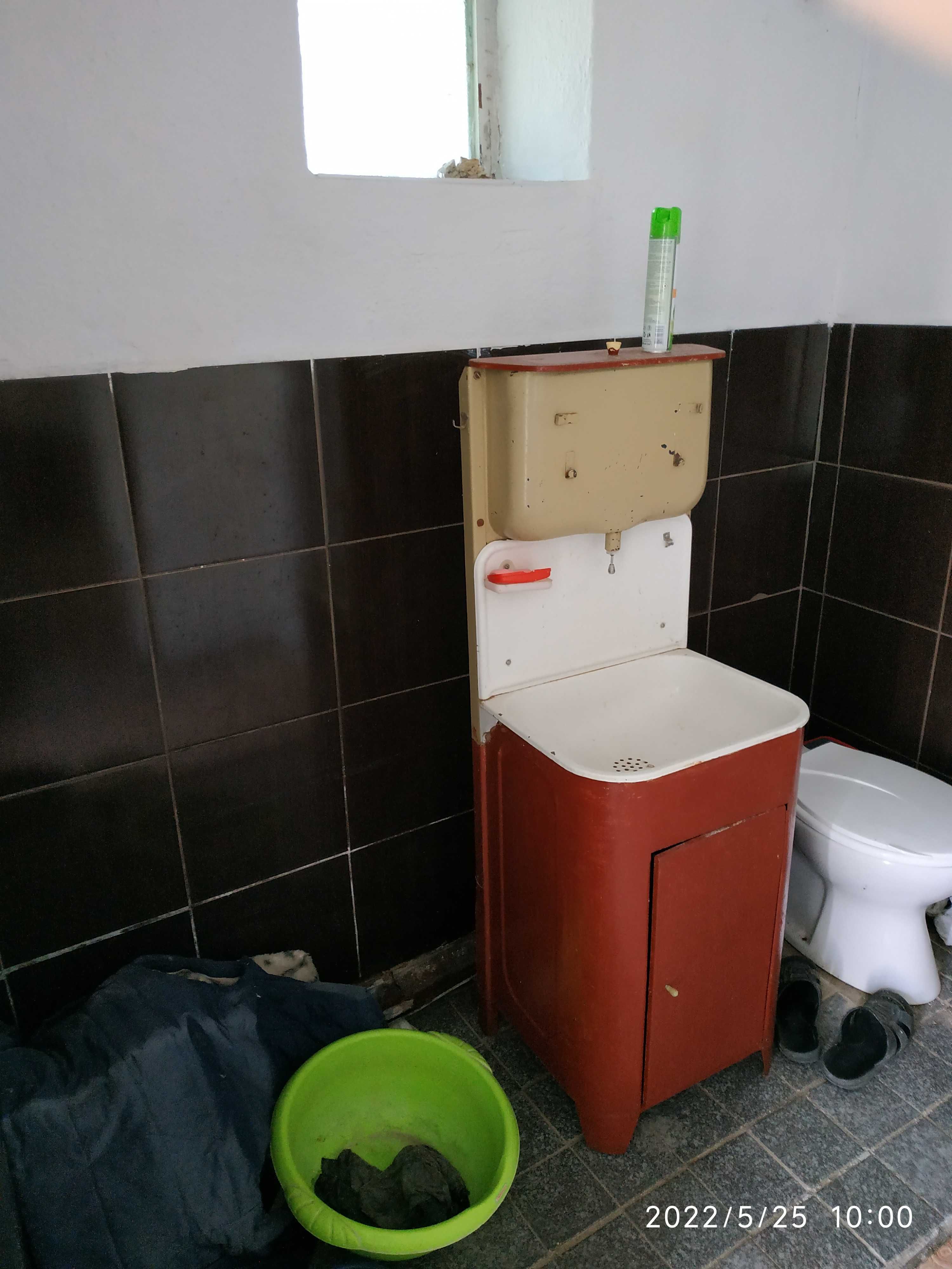 Продам частину будинку  з гаражем в Жмеринському р-ні Вінницької обл.