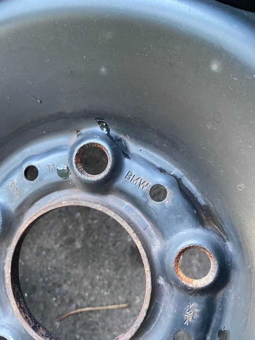 Диски оригінал БМВ R16 5*120 з оригінальними ковпаками.