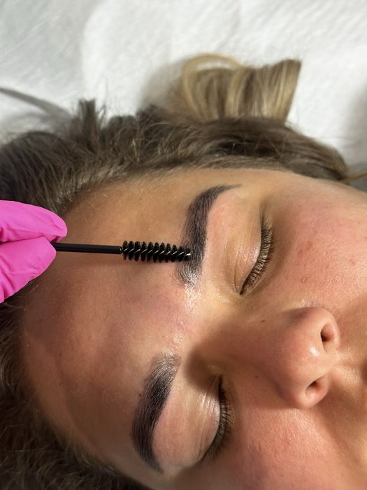 Paznokcie/Pedicure/Brwi REDA