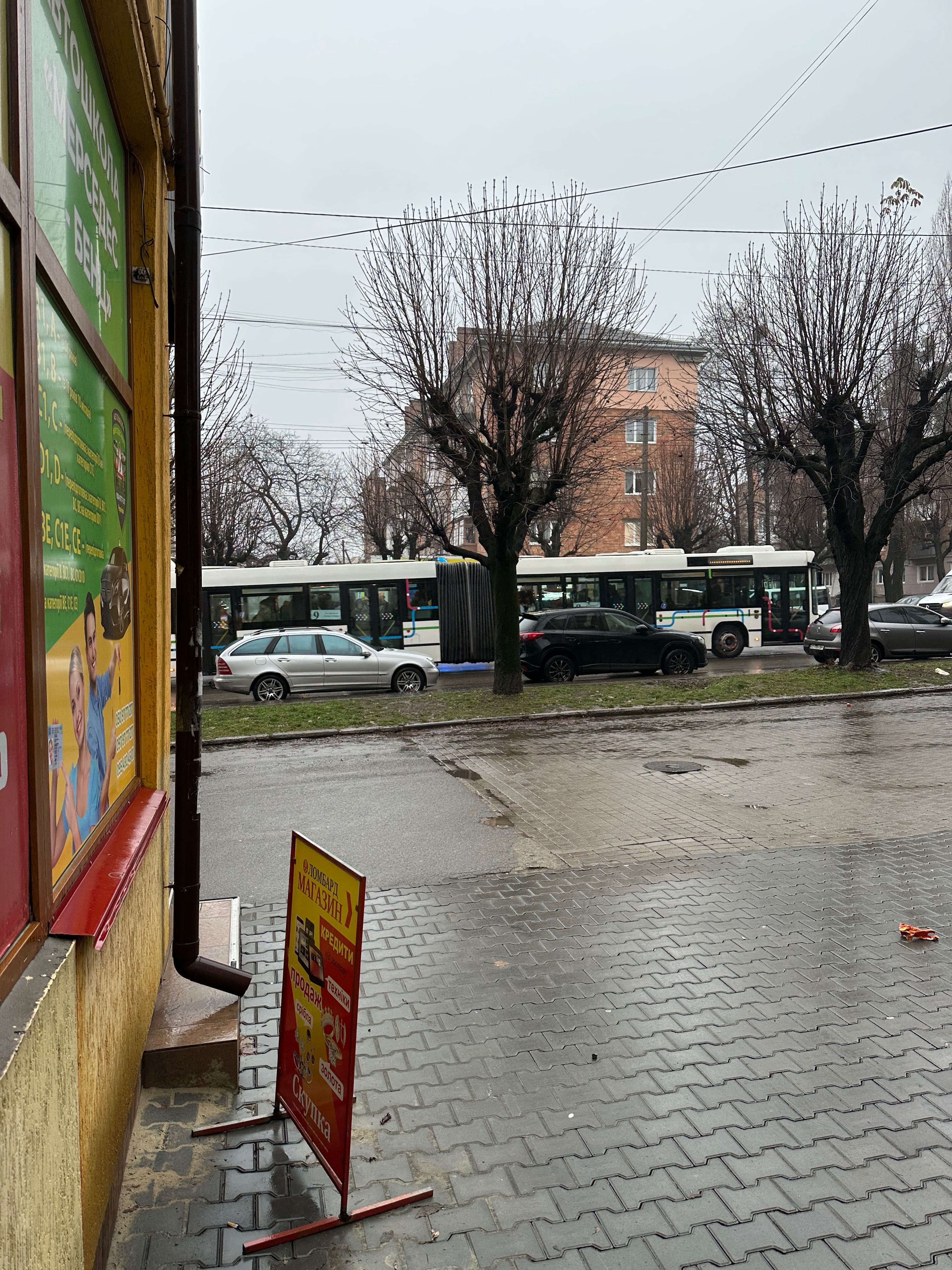 СМ Магазин, кафе, гурток танців, Проспект Незалежності 52а,  Чернівці