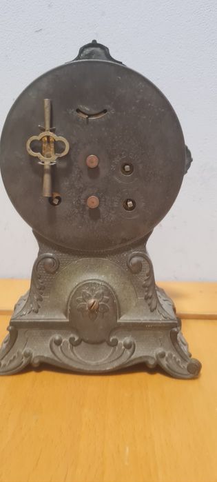 Antigo relógio americano de corda