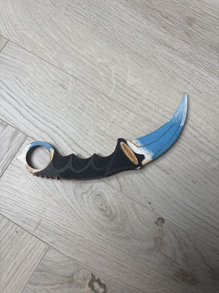 drewniany noz karambit blue gem