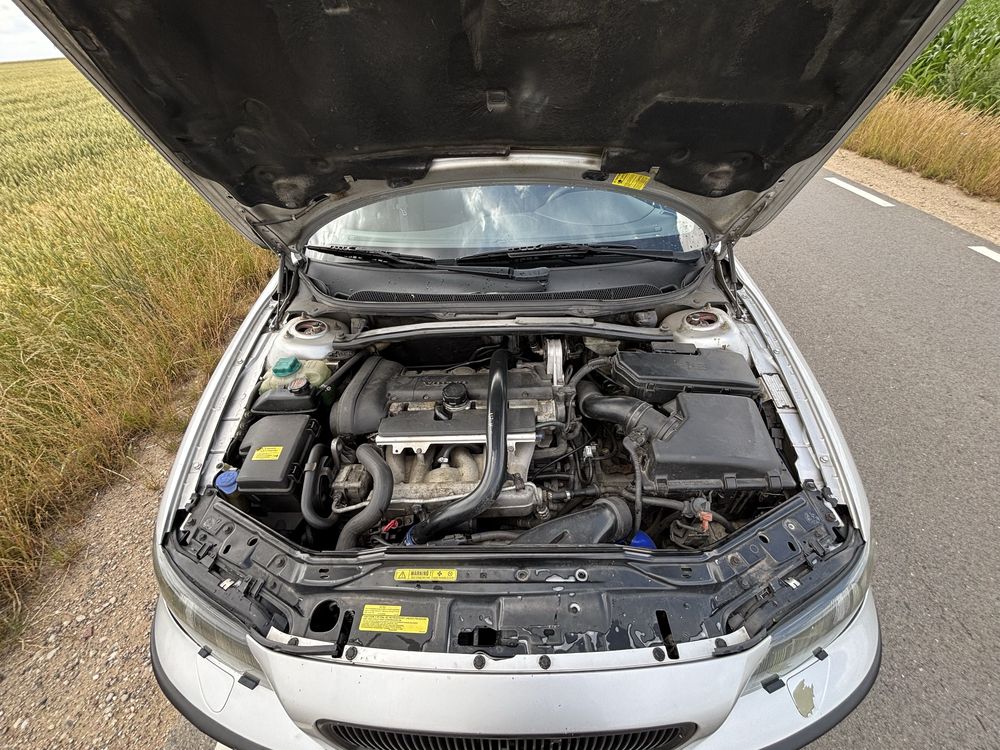 Volvo V70 2.5T AWD!!