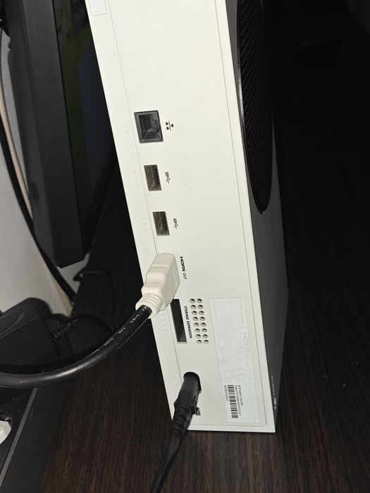 Xbox Series S 512Gb com 2 comandos baterias e carregador.