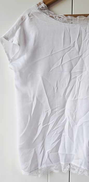 Nowa cieniutka bluzka z koronką z dekoltem V, Atelier Edith, rozm S