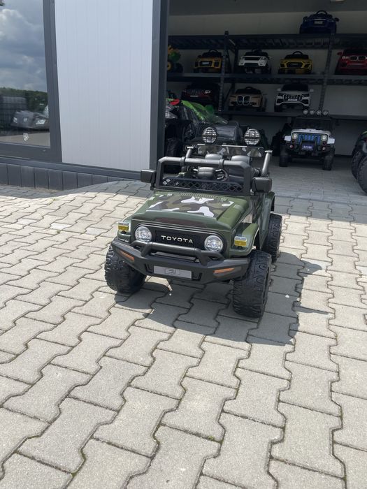 Auto Na Akumulator Jeep Toyota FJ 4x4