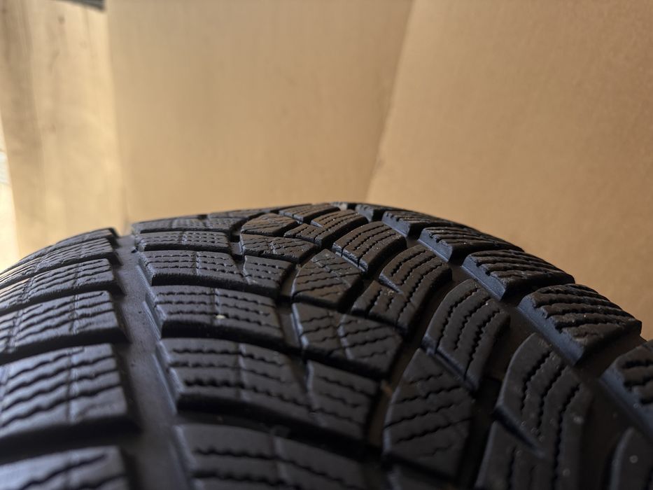 Opony Zimowe 225/50/20 4x GoodYear Ultra Grip Performance