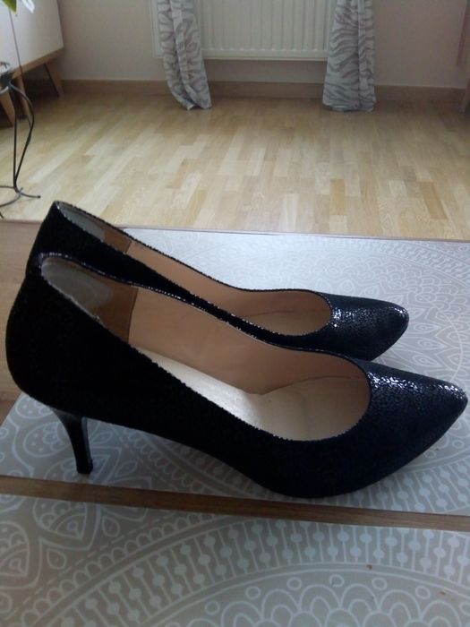 Czarne, skorzane szpilki z polyskiem , 40, wygoda i elegancja, Bielany