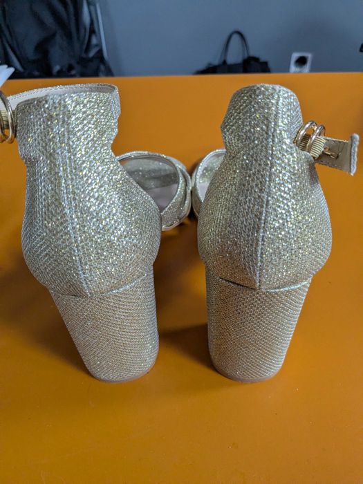 DP. eleganckie buty na obcasie złote rozm. 41