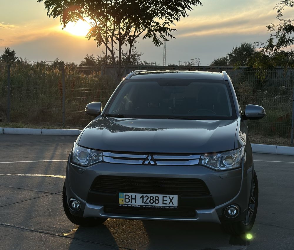 Продам MITSUBISHI Outlander 2.4 Ultimate 2014