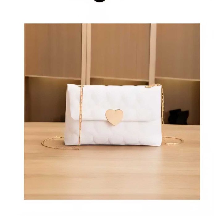 Carteira branca e dourada