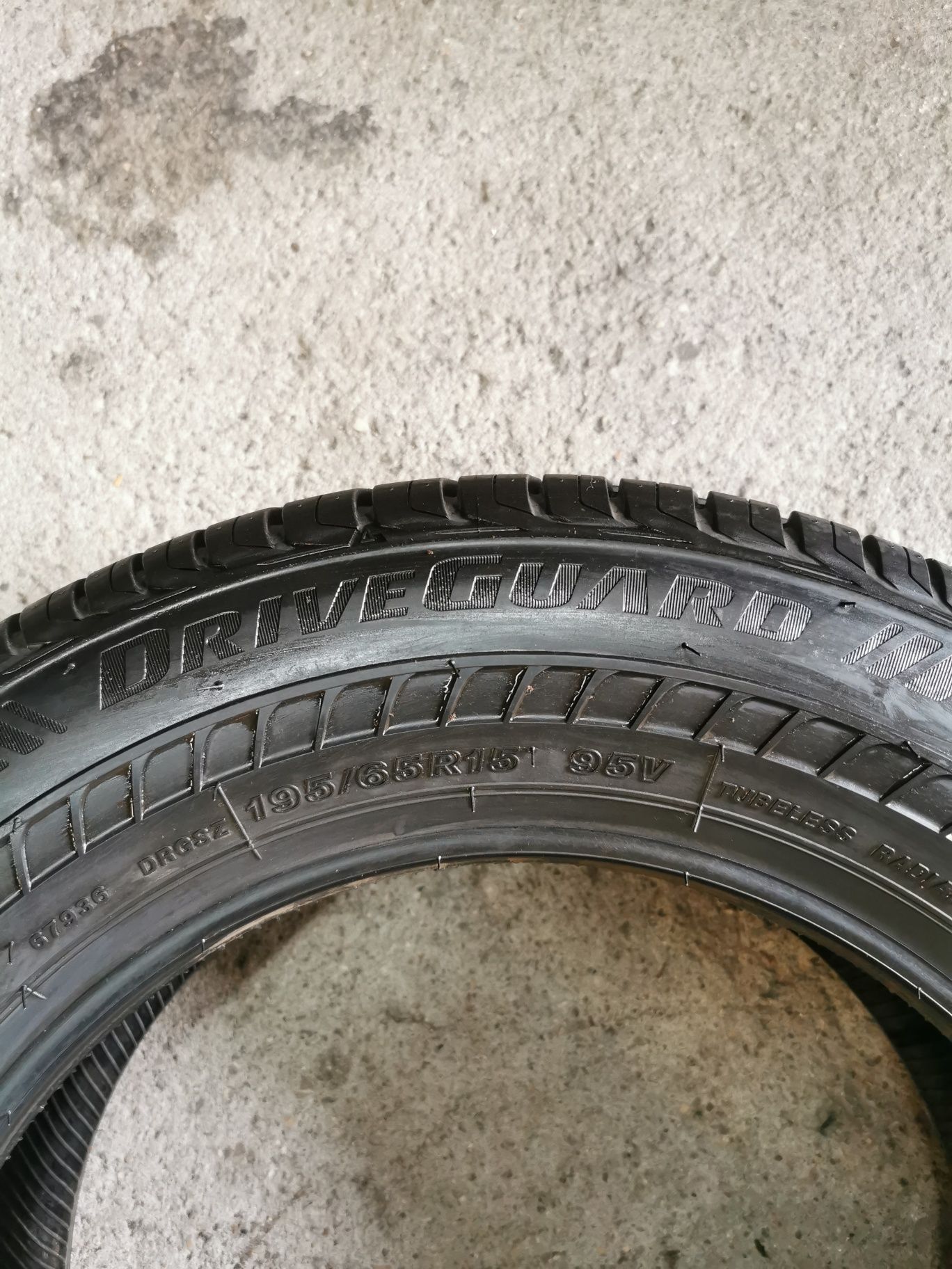 SUPER OKAZJA Komplet opon 195/65R15 95V Bridgestone DriveGuard RFT