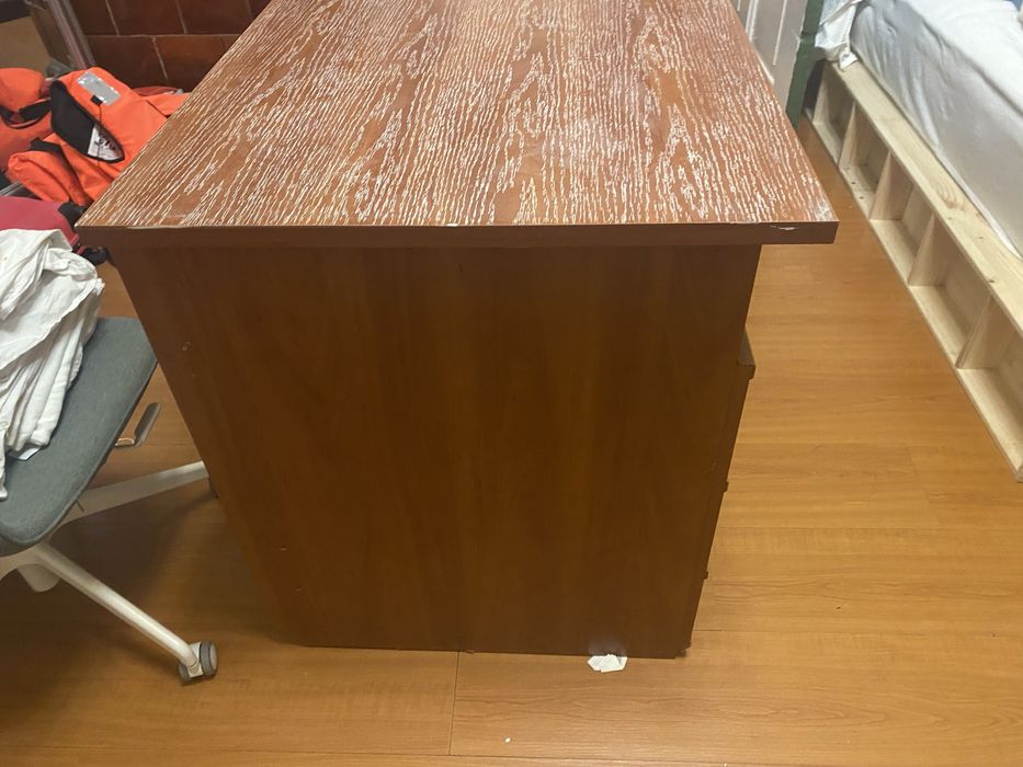 oddam za darmo biurko w dobrym stanie