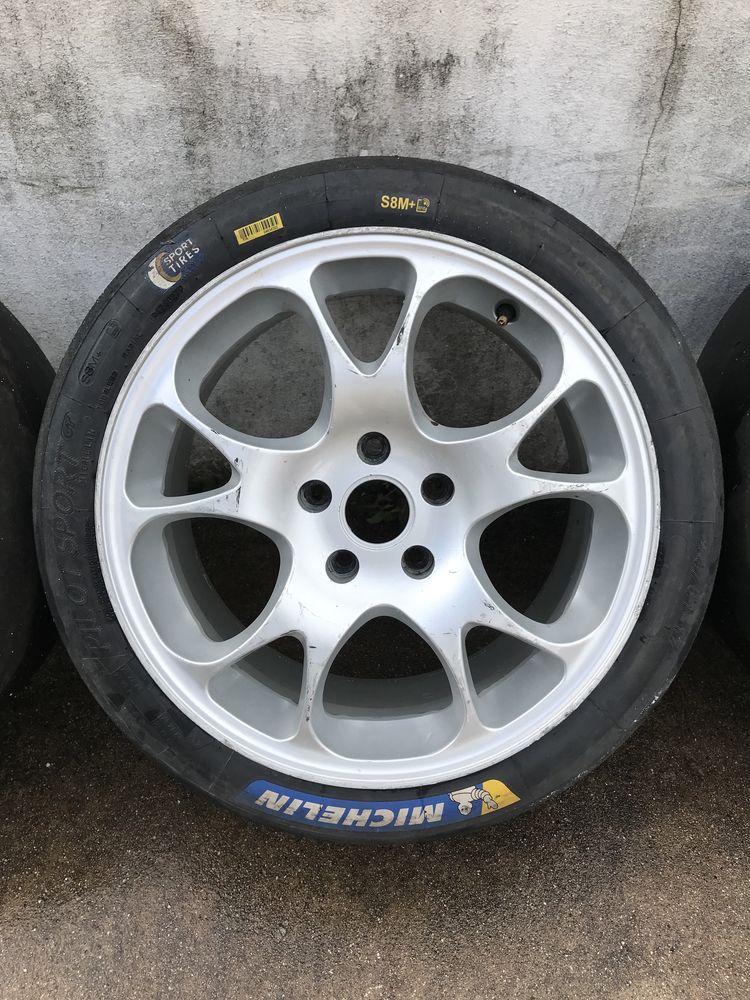 Jantes RH em 17 5x112 com pneus Slicks de competição