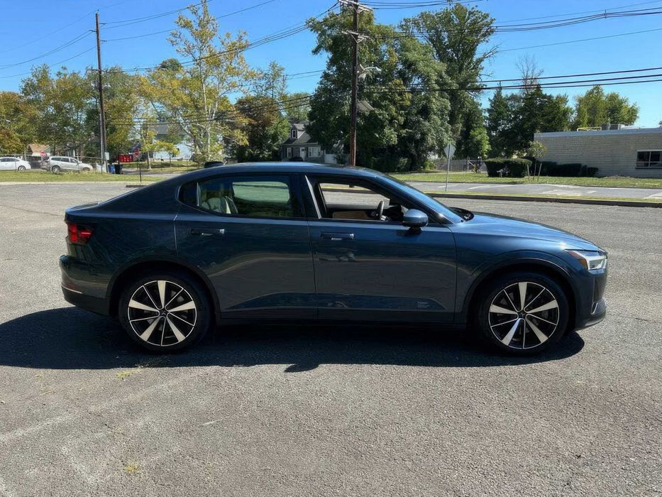 Polestar 2      2022