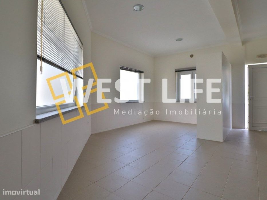 Espaço comercial convertido em Apartamento T0 próximo a todos os ac...