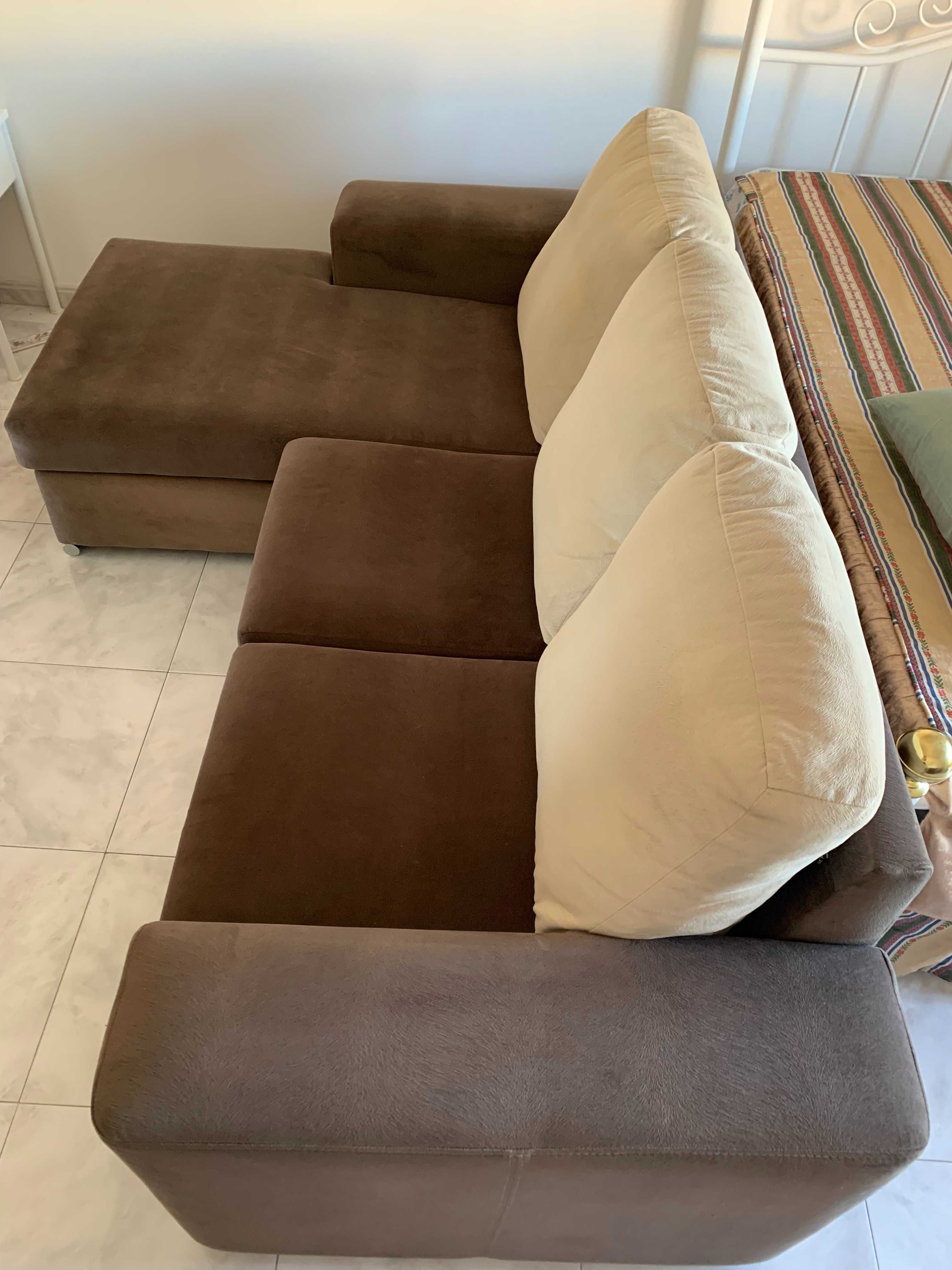 Sofá Chaise longue 3 lugares em perfeito estado de conservação.