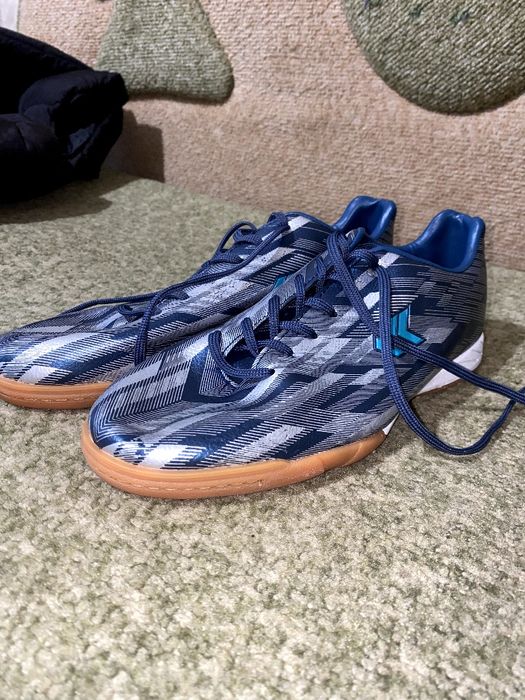 Футзальні кросівки