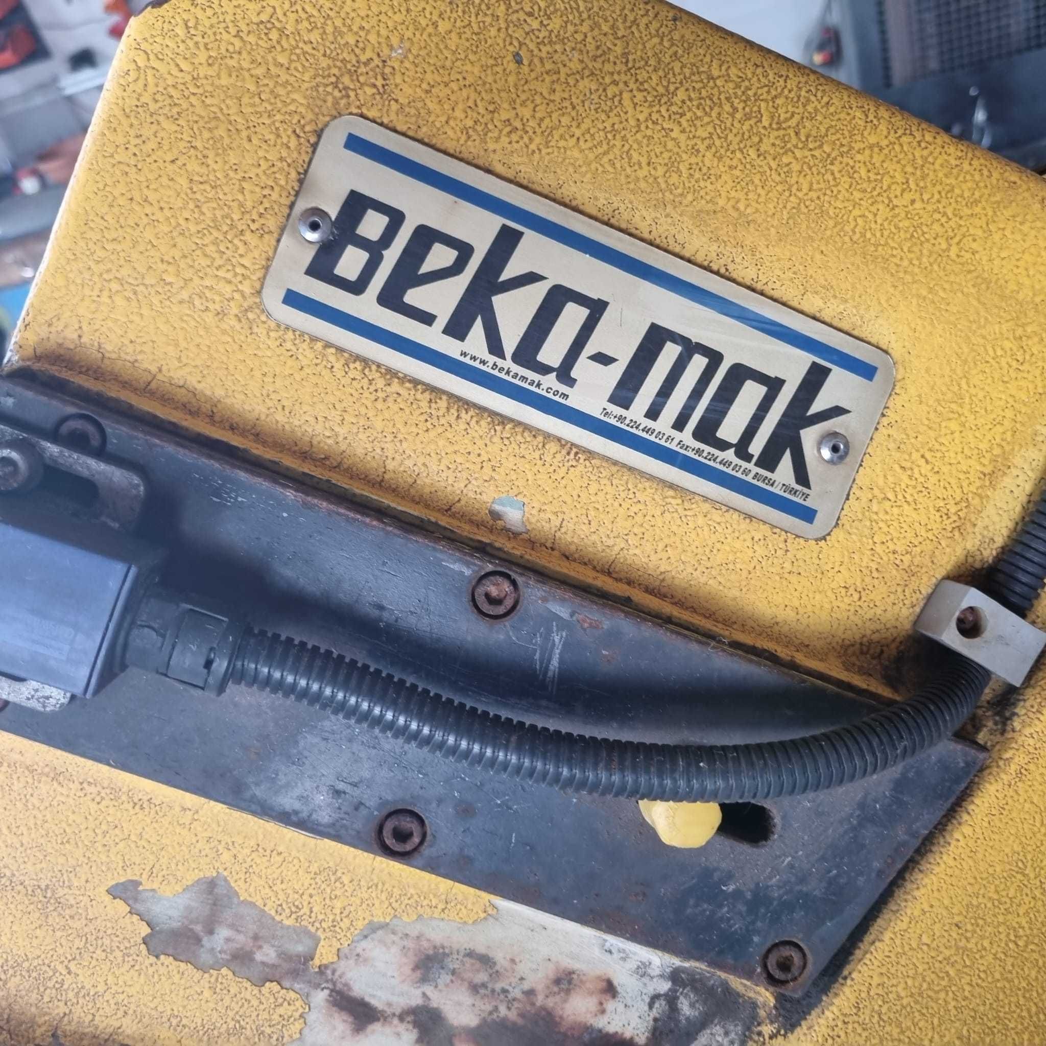 Przecinarka taśmowa - ramienna, półautomatyczna Bekamak BMSY 230 DGH