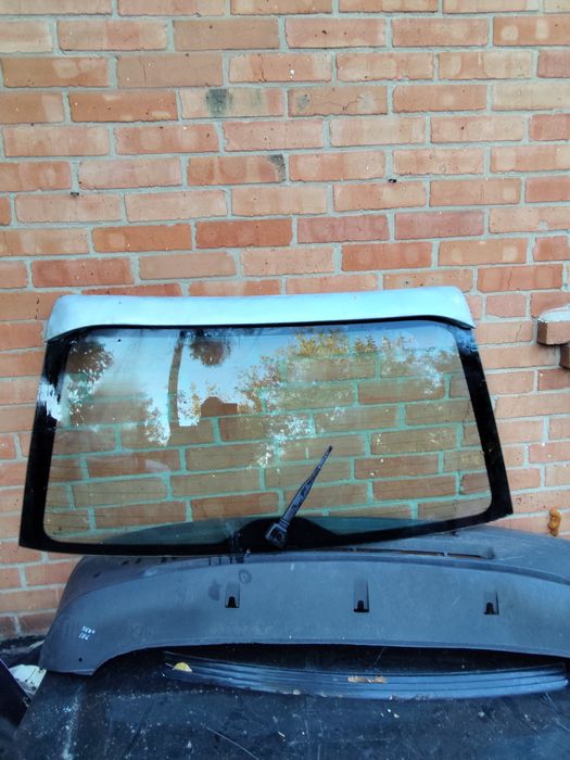 Заднє скло BMW e39 універсал спойлер