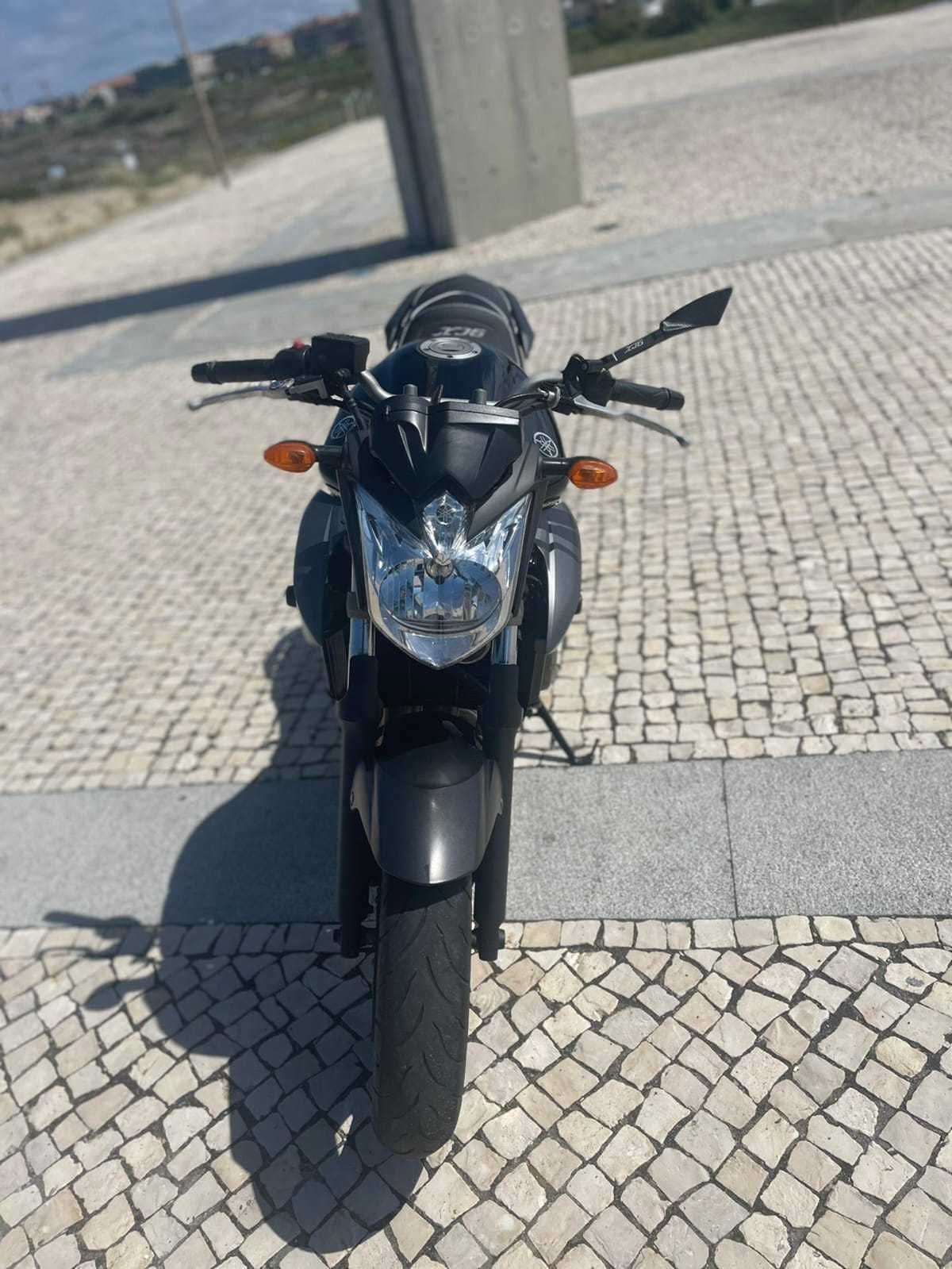 Yamaha XJ6 como nova