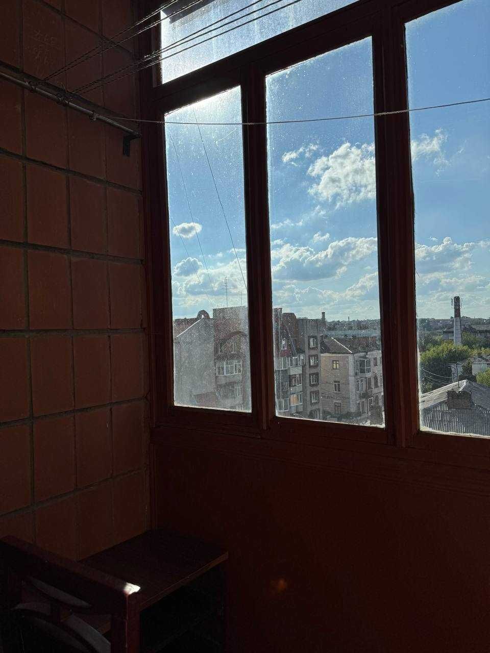 Трикімнатна в   "обкомівському"   будинку   ,центр   Мазепи  90000