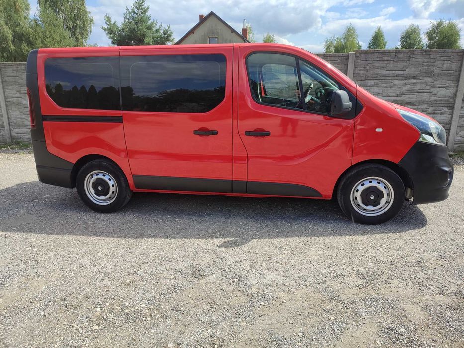 Opel vivaro  9- cio osobowy 2015 rok