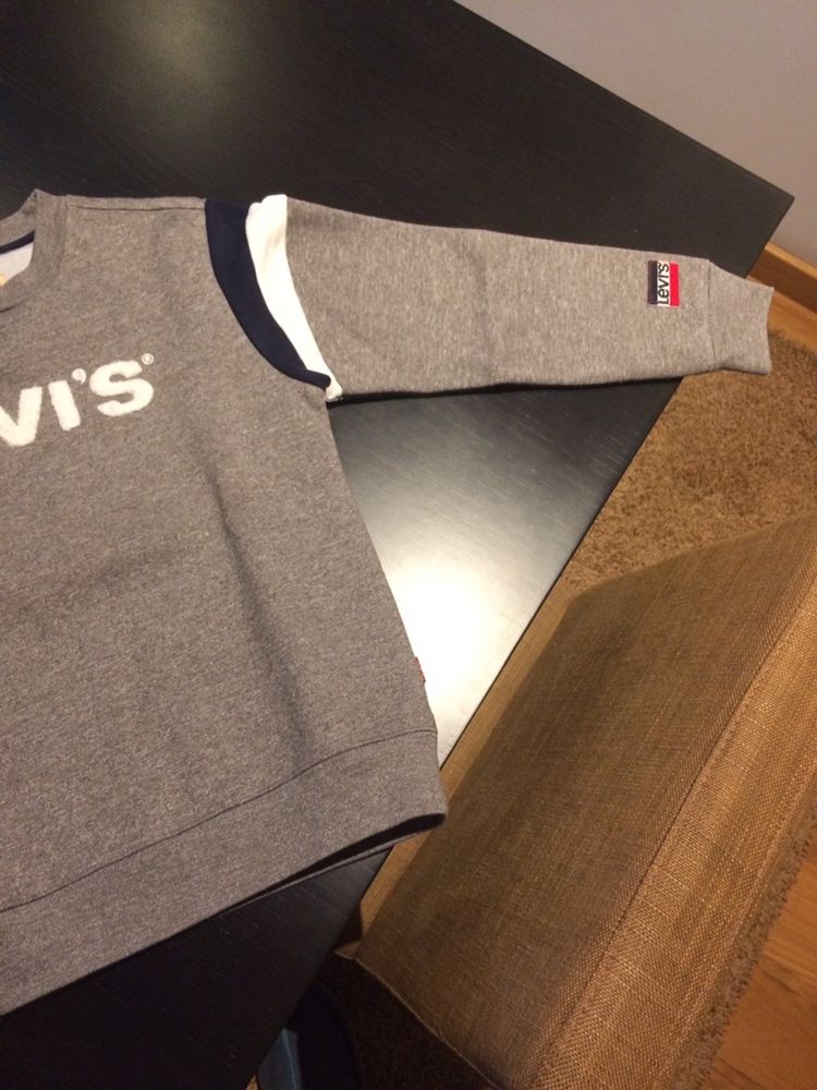 Sweat Levis 10 anos