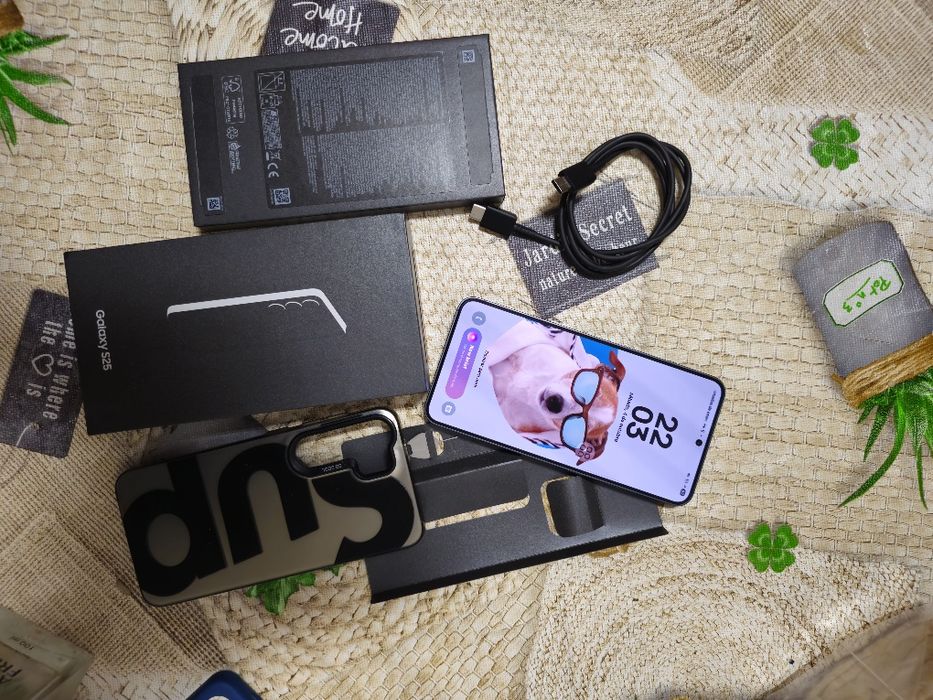 Vendo meu samsung S25 normal praticamente novo na caixa. 128Gb 1