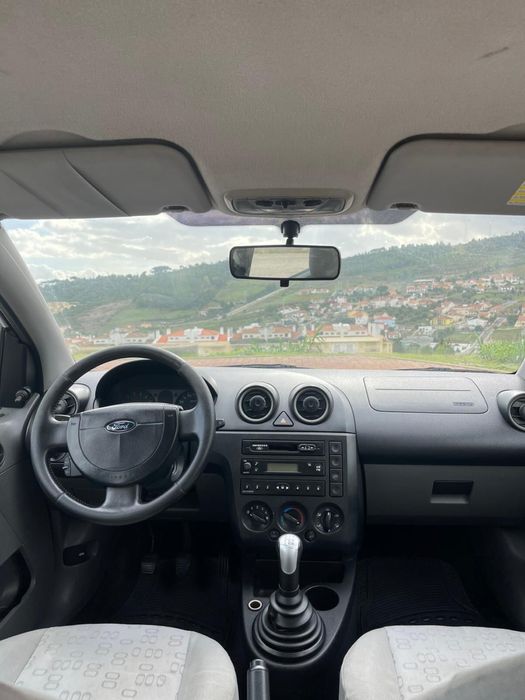 Ford fiesta 1.1 em bom estado 2003