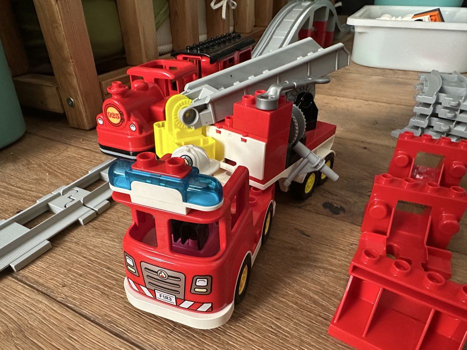 Lego Duplo 2 pociagi, tory, inne