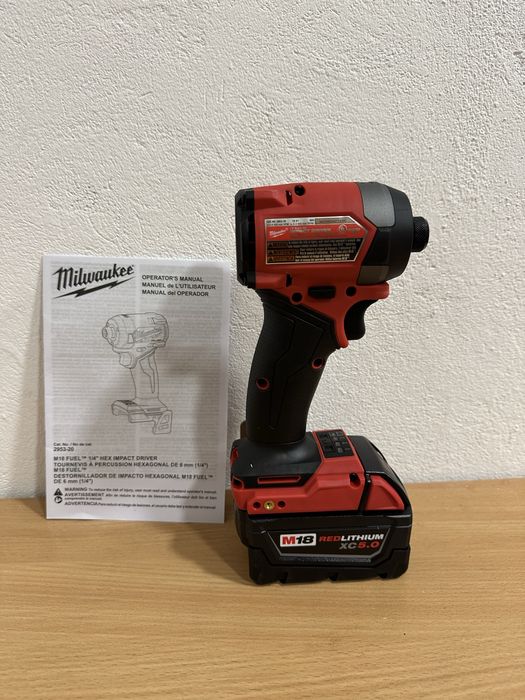 Акумуляторний ударний шуруповерт (імпакт) Milwaukee 2953-20 M18 Fuel