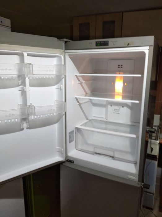 Продам холодильник LG