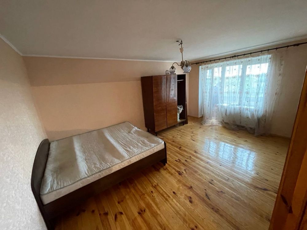 3-х кімнатна квартира в селищі Зарічне, Рівненська обл. 57 м. кв.