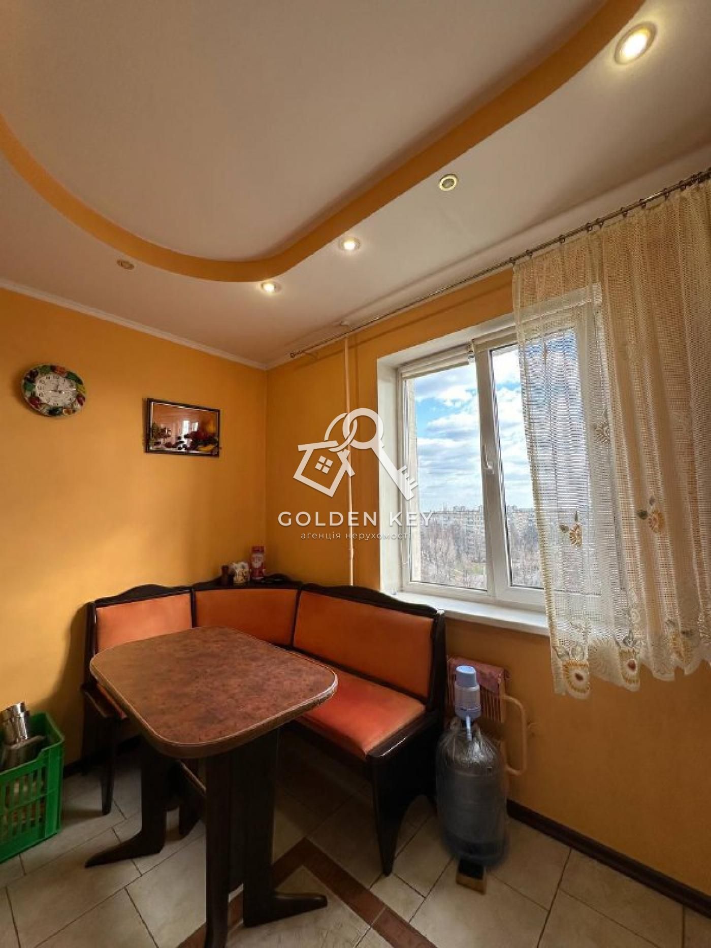 Продаж 3-х кімнатної квартири, Покровський район, вулиця Світальського