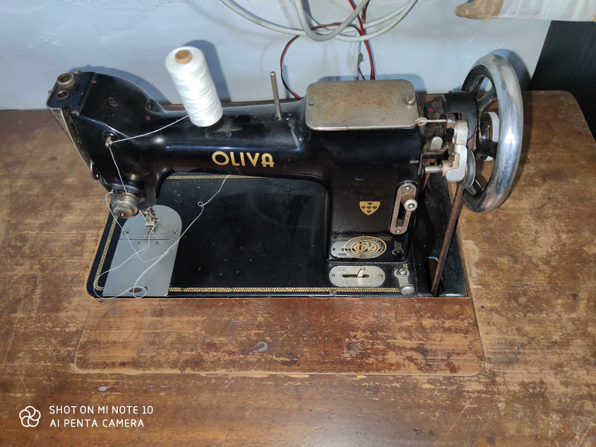 Maquina costura antiga da Oliva
