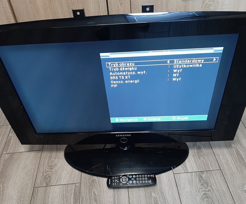 TV samsung 32 LCD+pilot +uchwyt do ściany