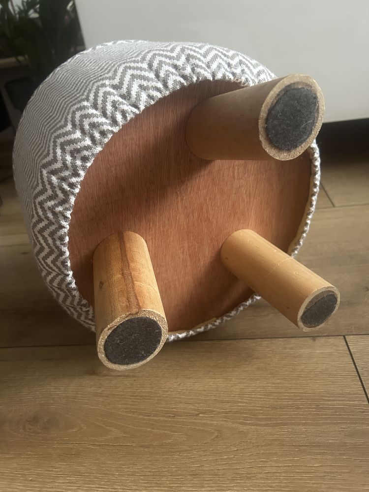 Mały puf wysokość 27cm