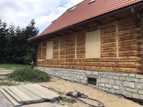 Renowacja starej chałupy z bala, postaw na doświadczenie.