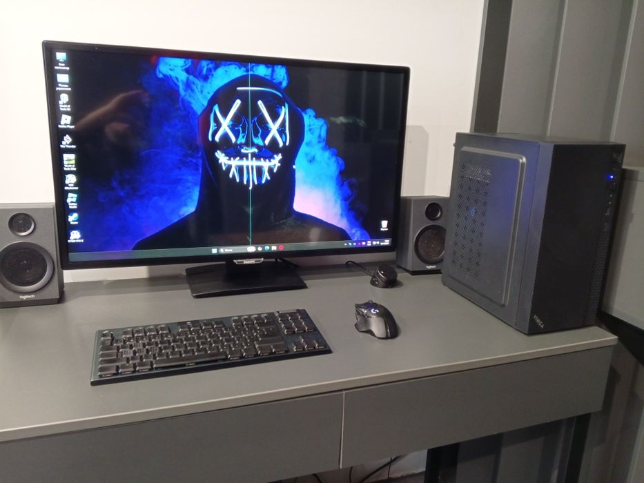 Компютер з монітором 32 дюйм