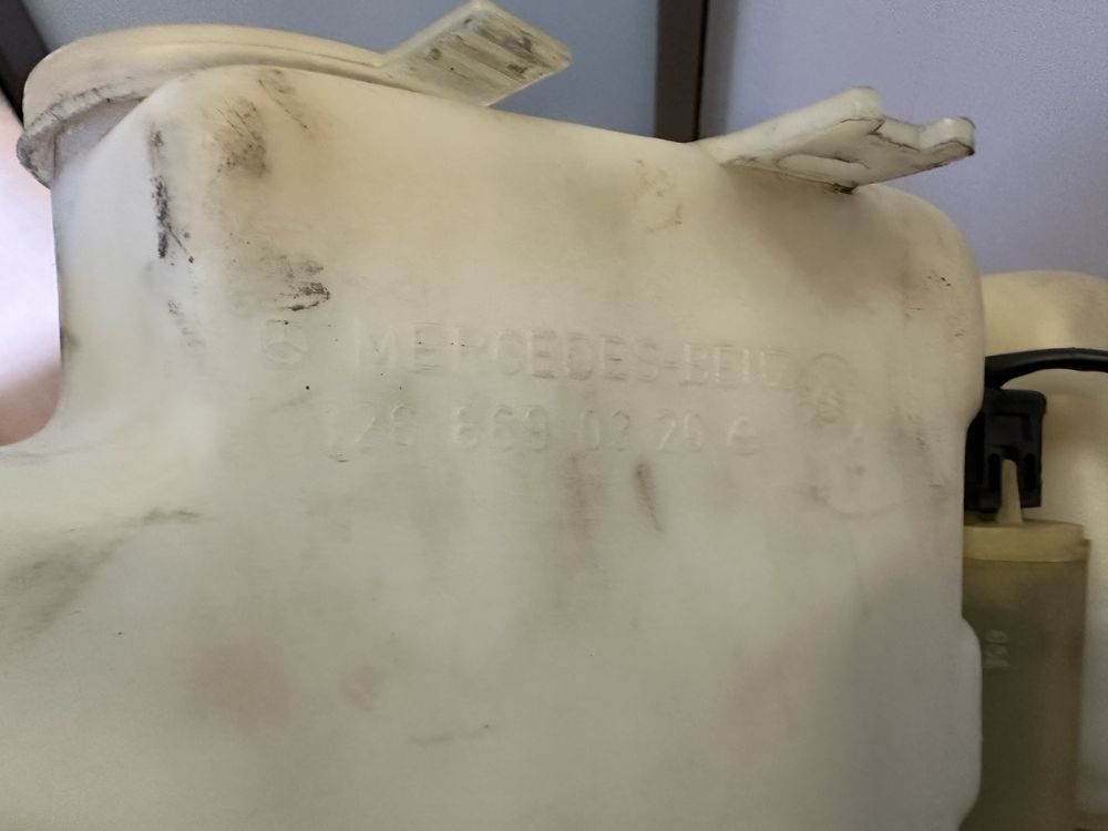 Reservatório dos esguichos Mercedes W126