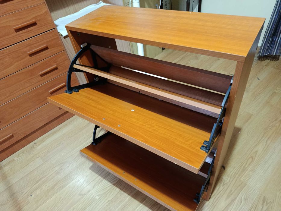 Sapateira em madeira