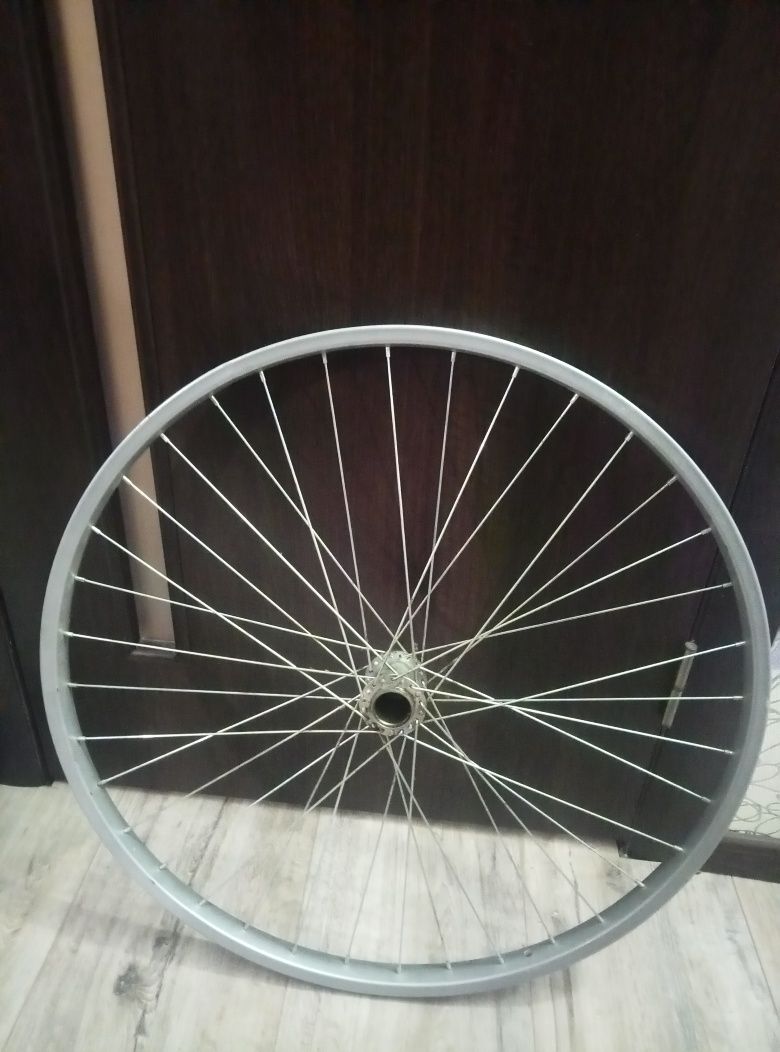 Велосипедное колесо 24 дюйма.