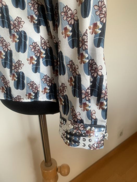 Blusa acetinada