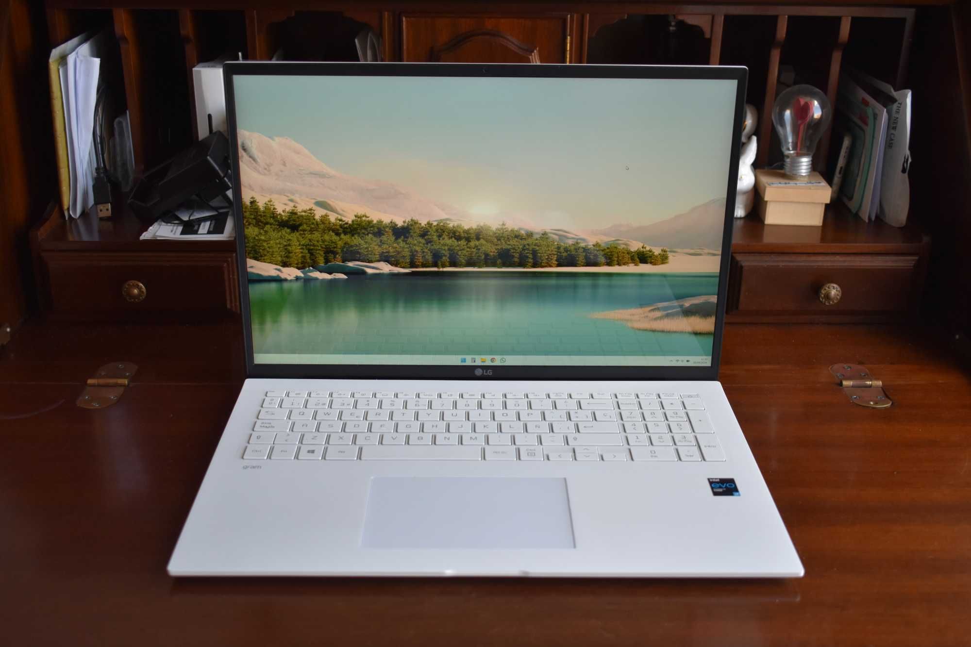 Portátil LG gram 17" ultrafino, 1TB SSD, 16 GB RAM, Windows 11