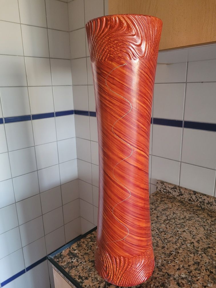 Jarro vermelho em barro