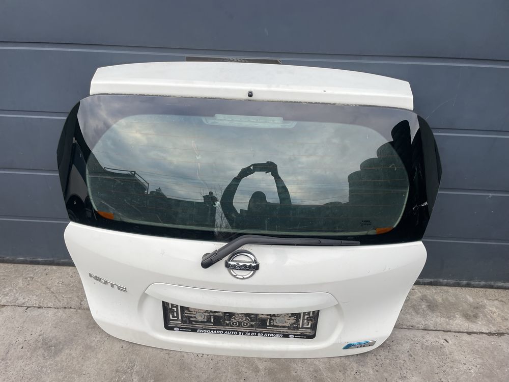 Ляда Кляпа Кришка багажника Нісан Hоте Nissan Note 2013-2020