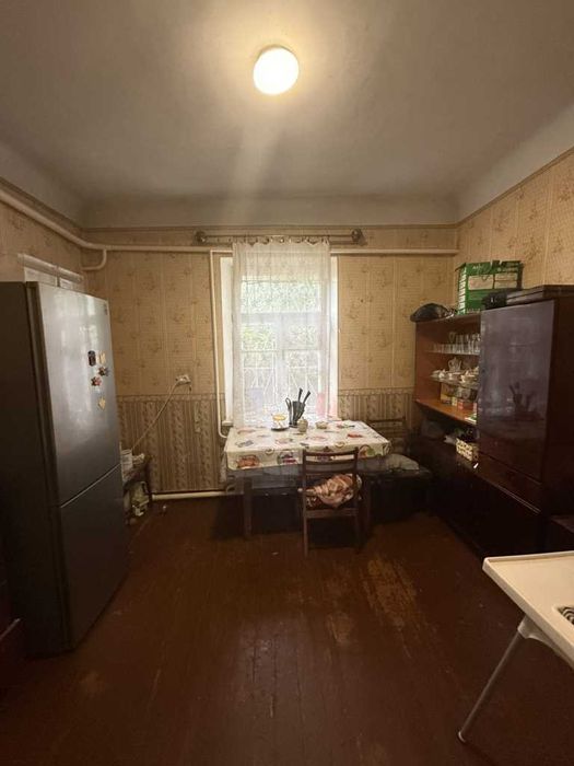 Добротний будинок в центрі міста