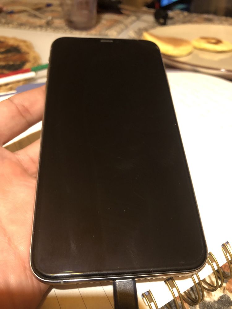 Iphone XS maxx 64 gigas com detalhes