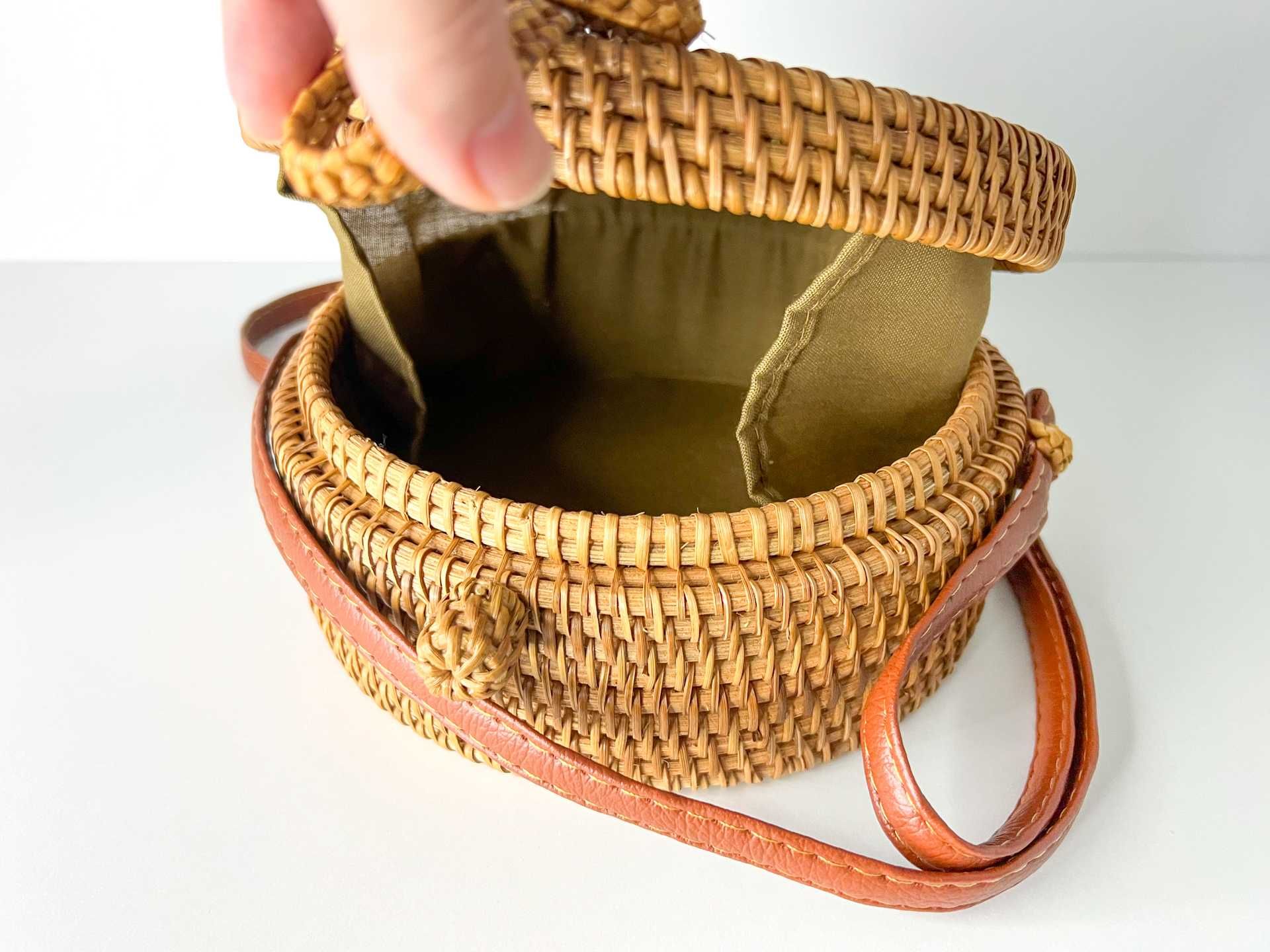 mala bolsa pochete redonda de palha verga